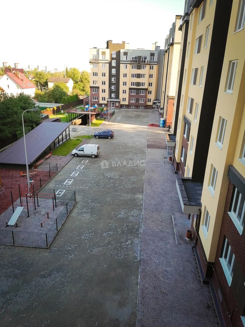 Photo 10