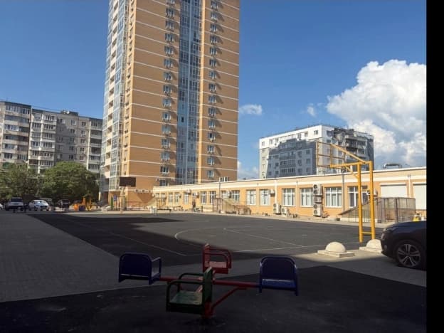 Купить однокомнатную квартиру с ремонтом на вторичке в Микрорайоне 14-й, Новороссийск в Новороссийске. Вариант № 2215402, 1, площадь - квм, цена 10500000 рублей