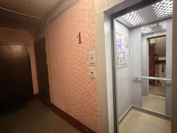 Купить комнату у метро Обводный Канал в Санкт-Петербурге. Вариант № 2350631, 1, площадь - квм, цена 3900000 рублей