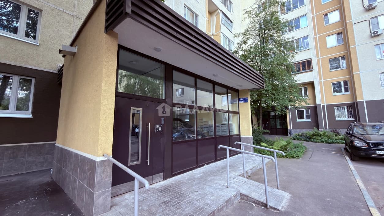 Photo 10