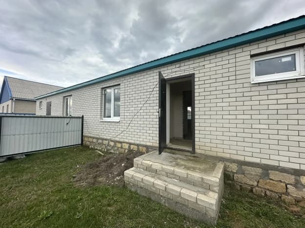 Купить трехкомнатную квартиру до 3,5 млн в Республике Калмыкия. Вариант № 1772470, 0, площадь - квм, цена 2800000 рублей