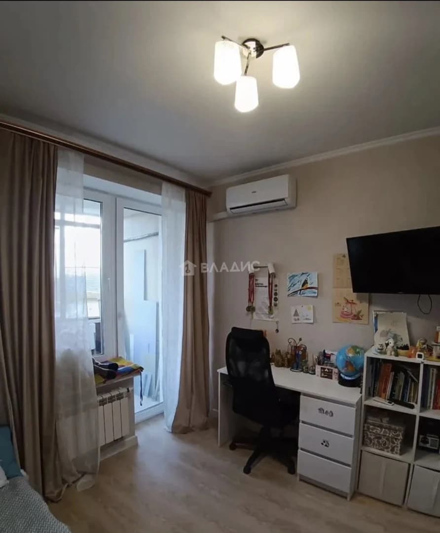 Photo 8
