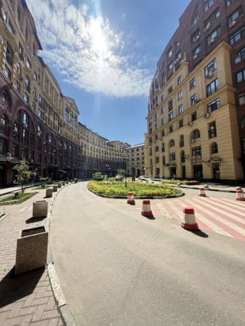 Купить квартиру на улице Михневская в Москве. Вариант № 2340119, 1, площадь - квм, цена 25000000 рублей
