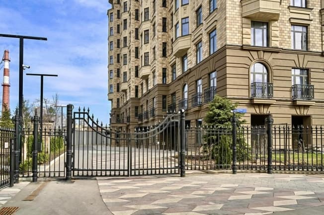 Купить четырехкомнатную квартиру на вторичке у метро Народное Ополчение в Москве. Вариант № 2363184, 0, площадь - квм, цена 60460000 рублей