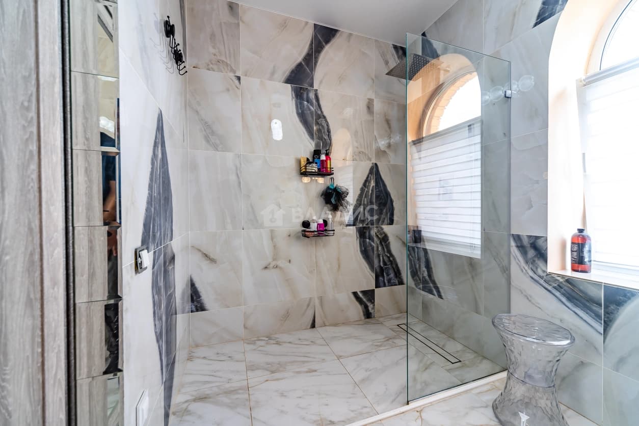 Photo 33