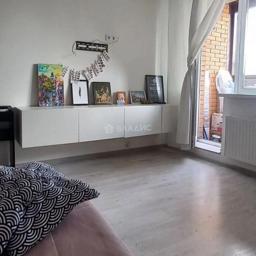 Photo 8