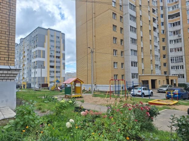 Купить квартиру с балконом в районе Октябрьский в Владимире. Вариант № 2305656, 1, площадь - квм, цена 5665000 рублей
