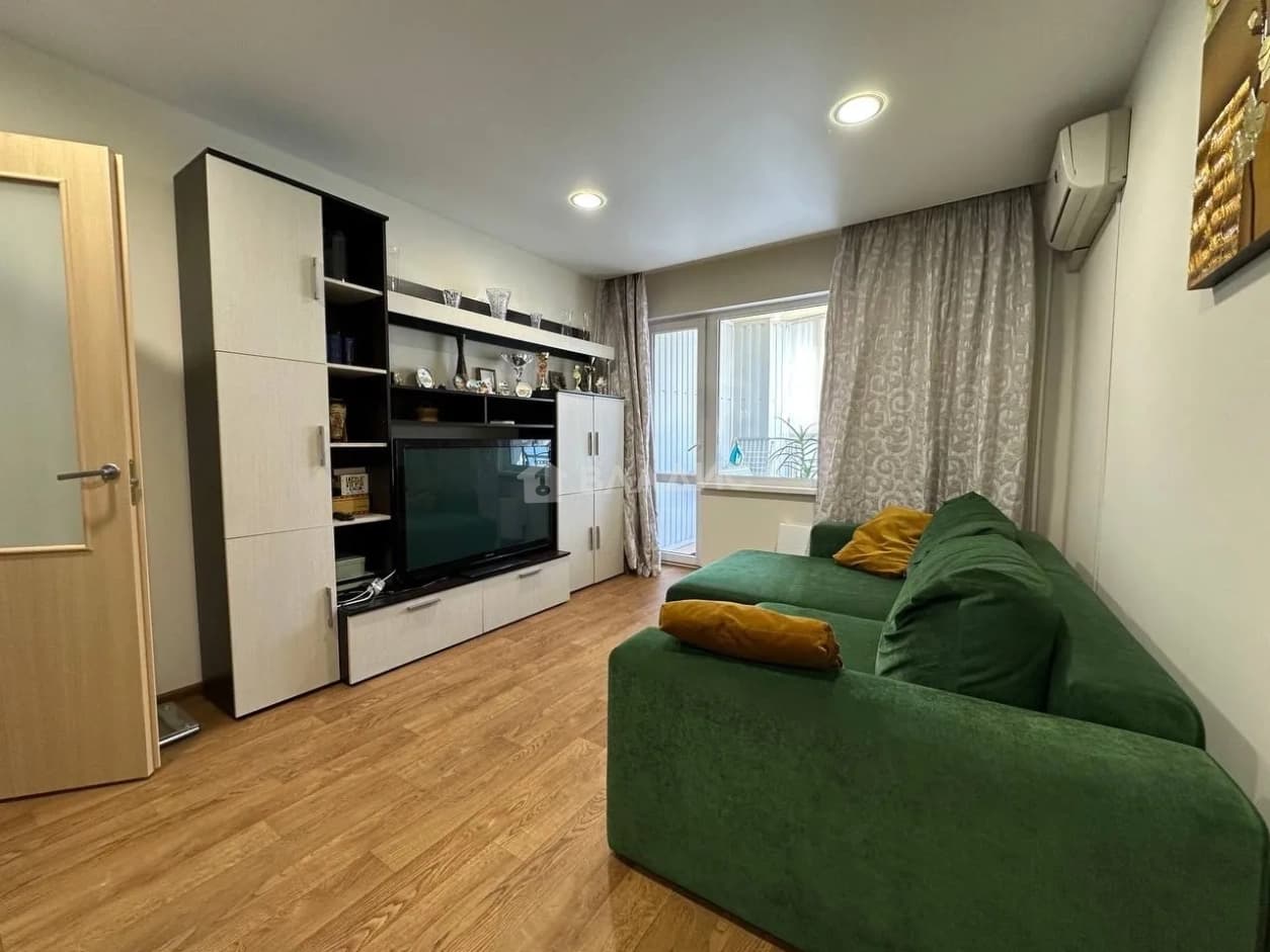 Photo 8