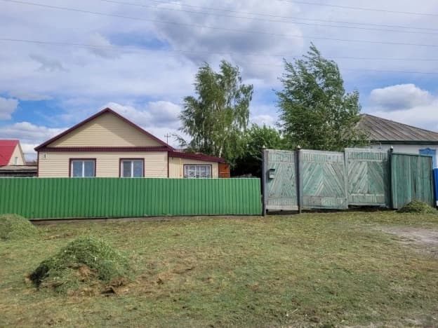 Купить дом в Деревне Окуневе в Муромцевском районе на улице Мира, деревня Окунево в Омской области. Вариант № 2304608, 0, площадь - квм, цена 2800000 рублей