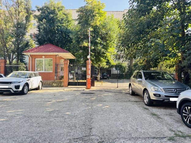 Купить квартиру с балконом на вторичке в Краснодаре. Вариант № 2324353, 1, площадь - квм, цена 16500000 рублей