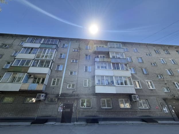 Купить однокомнатную квартиру с балконом на вторичке в районе Дзержинский в Новосибирске. Вариант № 2191196, 0, площадь - квм, цена 3990000 рублей