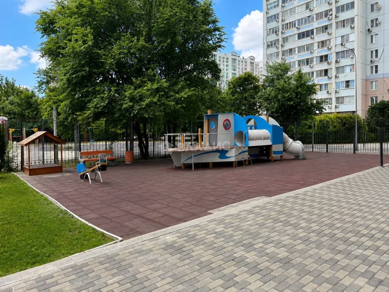 Photo 6