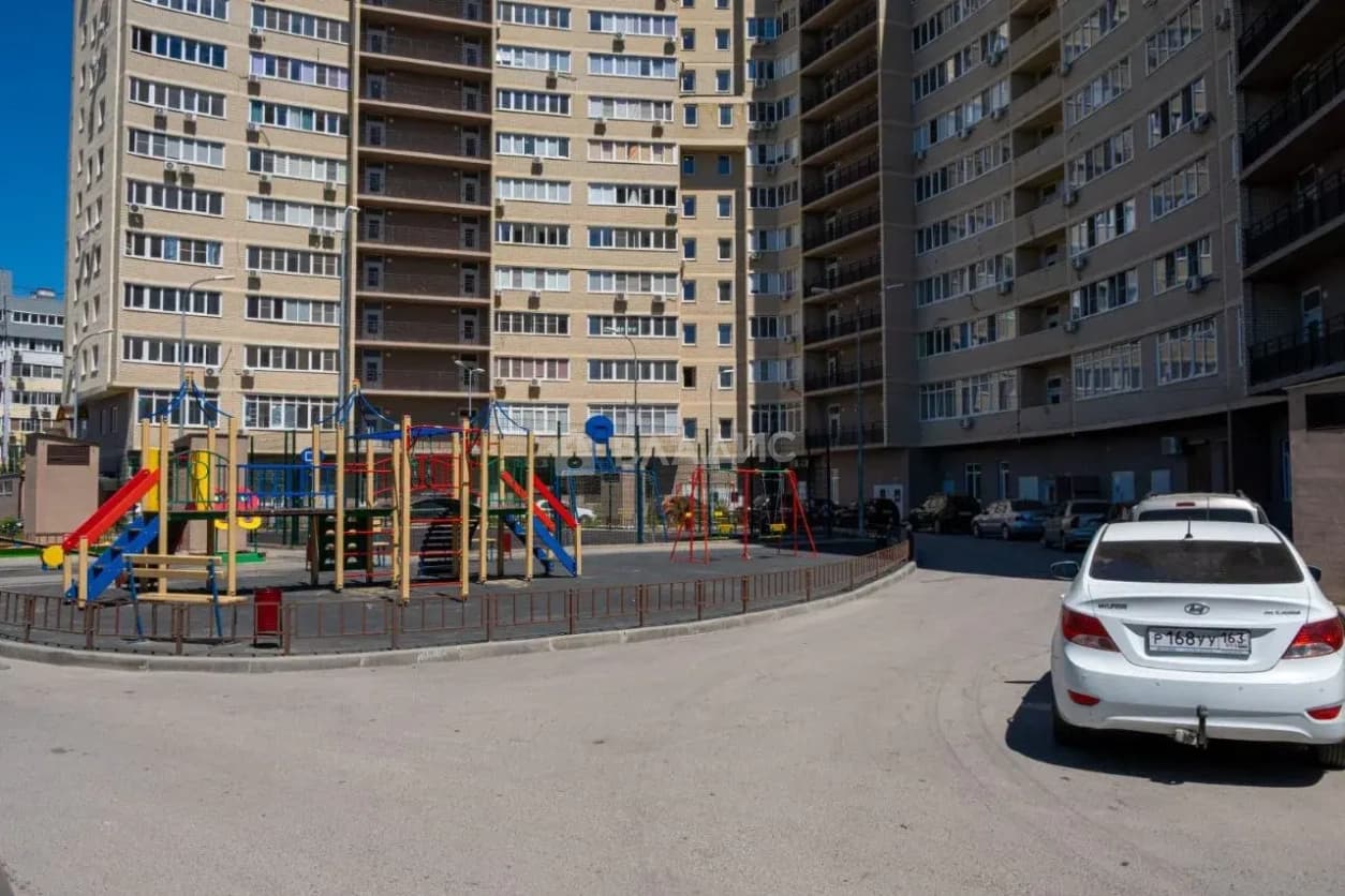 Photo 10