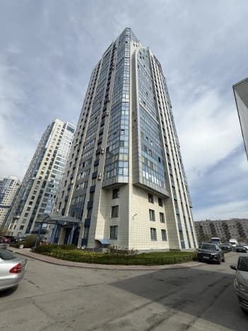 Купить четырехкомнатную квартиру на улице Октябрьская набережная в Санкт-Петербурге. Вариант № 2260998, 1, площадь - квм, цена 35000000 рублей