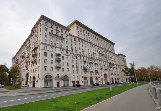 Купить трехкомнатную квартиру рядом с метро на вторичке в Москве. Вариант № 2376052, 0, площадь - квм, цена 27500000 рублей