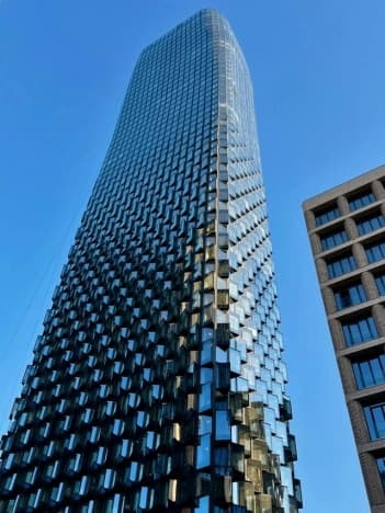 Купить трехкомнатную квартиру на вторичке на улице Онежская в Москве. Вариант № 2321939, 0, площадь - квм, цена 65000000 рублей