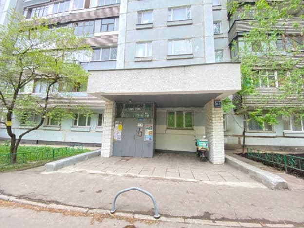 Купить трехкомнатную квартиру на 1 этаже у метро Площадь Революции в Москве. Вариант № 2122035, 1, площадь - квм, цена 15750000 рублей