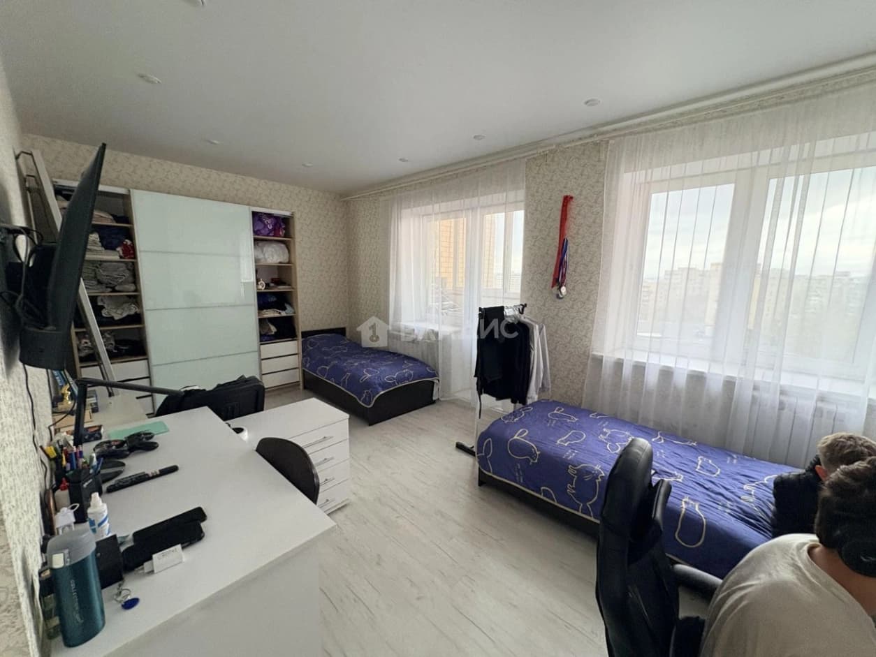 Photo 8