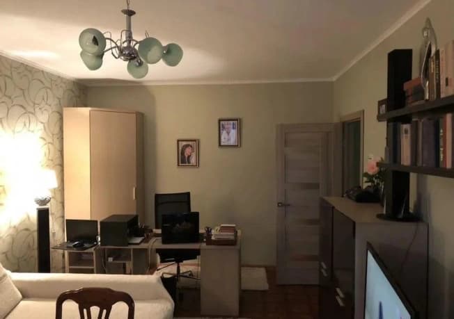 Купить квартиру с мебелью в Старом Осколе. Вариант № 2387065, 1, площадь - квм, цена 6000000 рублей