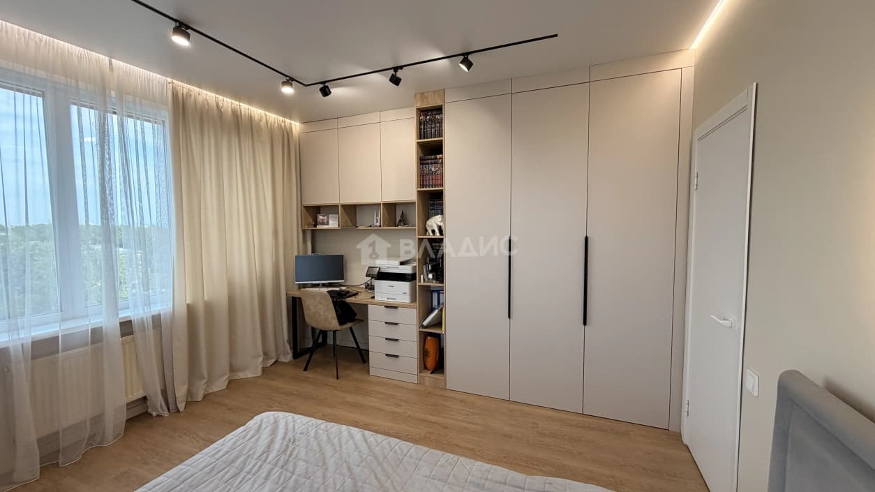 Photo 10