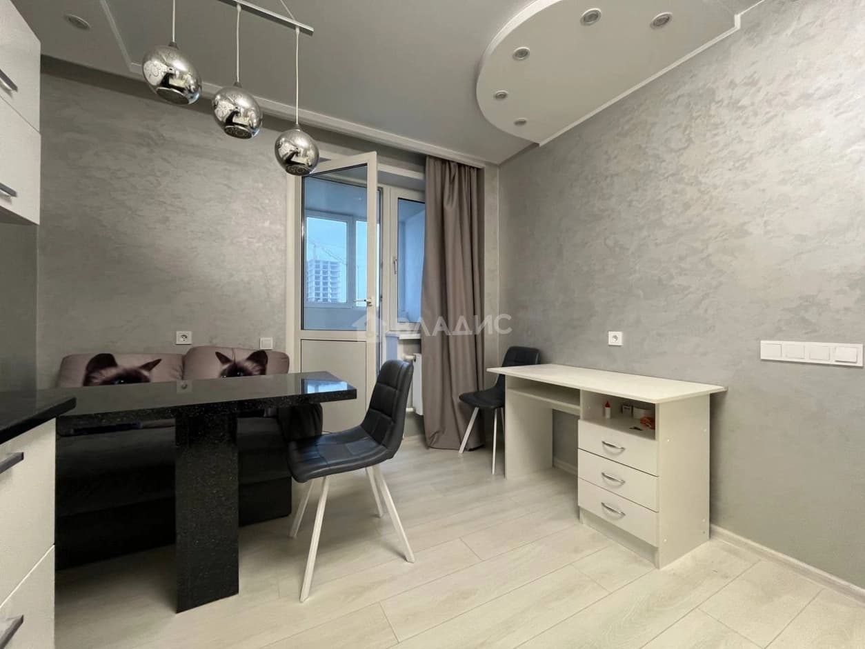 Photo 6