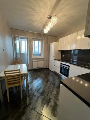 Купить квартиру рядом с метро на вторичке в Москве. Вариант № 2041806, 1, площадь - квм, цена 20100000 рублей