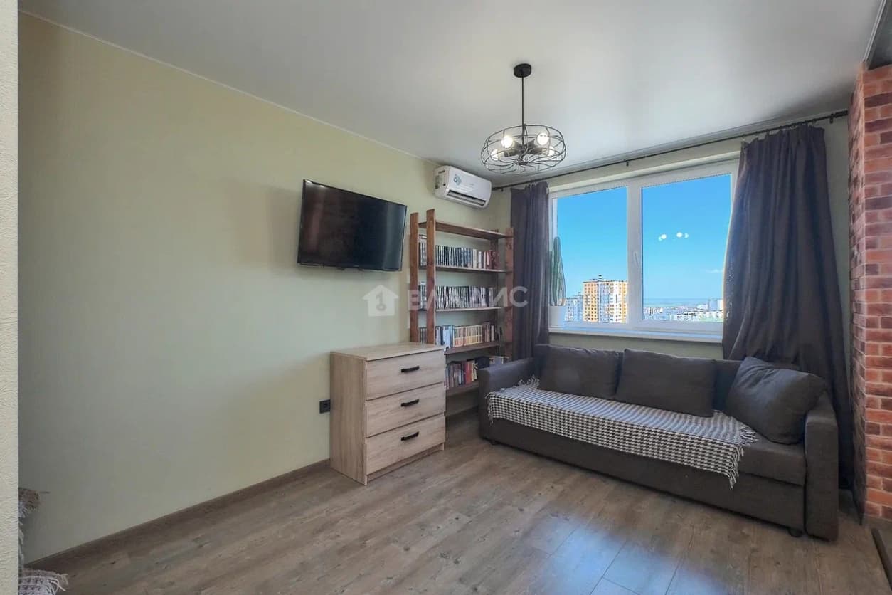 Photo 6