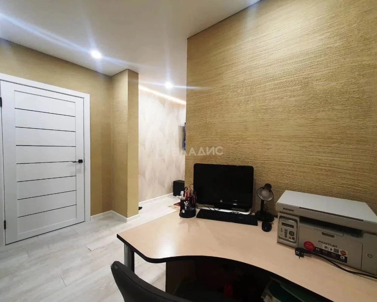 Photo 10